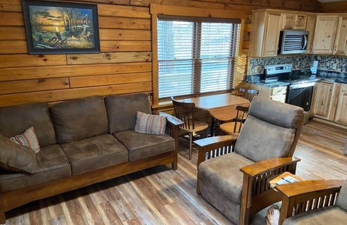 Gladehill Cabina | This cabin is a 2 bedroom(s), 1 bathrooms, located in Union Hall, VA.