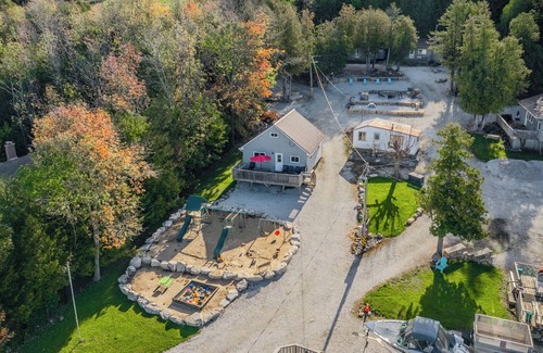 Wiarton Cabina | This cabin is a 2 bedroom(s), 1 bathrooms, located in Wiarton, Ontario.