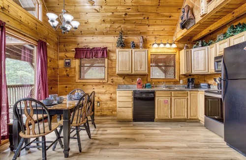 Caton Cabina | Mountain Breeze Cabin es una escapada romántica perfecta para 2 o una gran cabaña de vacaciones