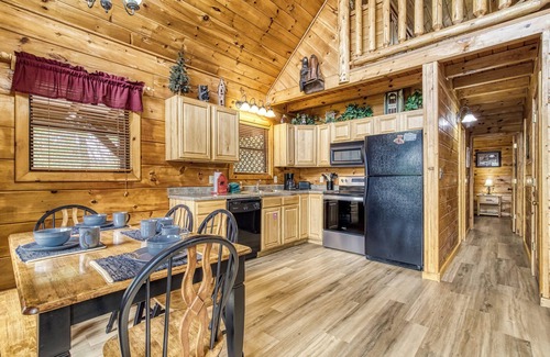 Caton Cabina | Mountain Breeze Cabin es una escapada romántica perfecta para 2 o una gran cabaña de vacaciones