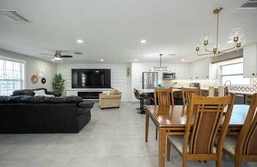 Braden River Casa | This centrally-located Parrish house has everything you need for a lovely stay!