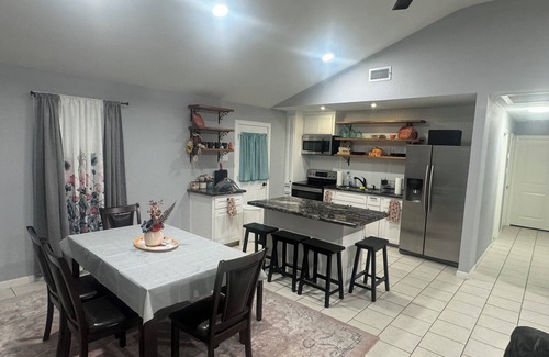 Harlingen Casa | This charming three-bedroom, two-bathroom home is perfect for your weekend!