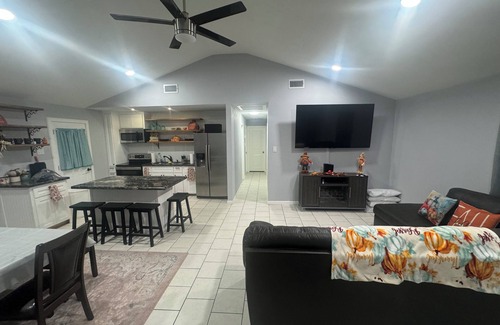 Harlingen Casa | This charming three-bedroom, two-bathroom home is perfect for your weekend!