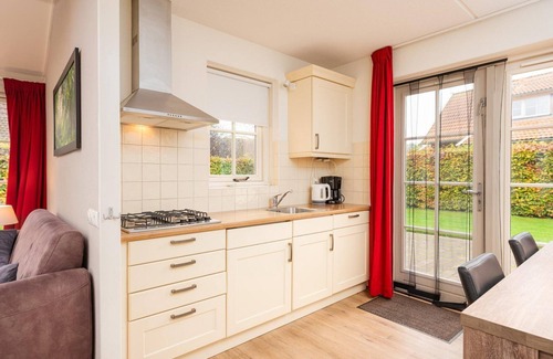Wierden Casa | This comfortable luxury villa is located in the vacation park Buitengoed Het Lageveld. Next to the park is a swimming lake (36 ha) - a swimming and recreational paradise in the summer months.