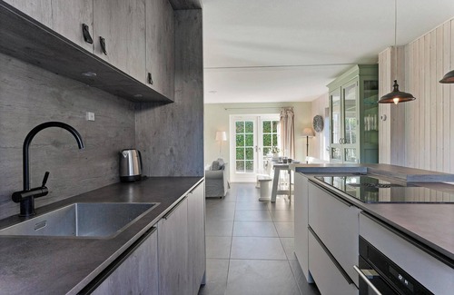 Ouddorp Casa | This cosy holiday home for 6 people, is located near the sea in the front part of the green Noordzeepark.