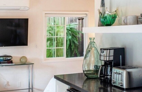 Montecito Cabaña | This cottage is a 0 bedroom(s), 1 bathrooms, located in Montecito, CA.