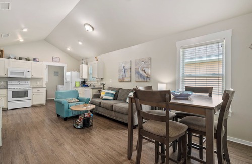 Rockport Cabaña | This cottage is a 2 bedroom(s), 2 bathrooms, located in Rockport, TX.