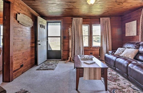 Wears Valley Cabaña | This cottage is a 2 bedroom(s), 1 bathrooms, located in Sevierville, TN.