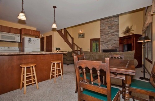 Townsend Cabaña | This country cottage located near the Great Smoky National Park