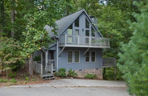 Townsend Cabaña | This country cottage located near the Great Smoky National Park