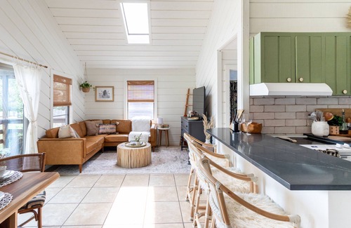 Spicewood Cabina | This cozy "Chill-Country" cabin is the perfect family getaway in Hill Country