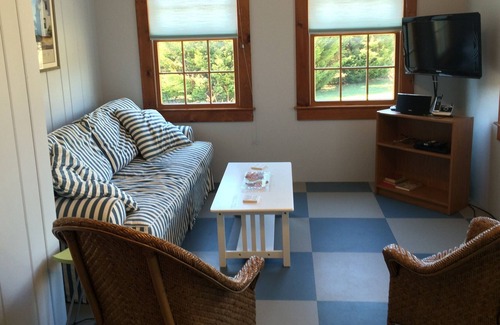 East Orleans Cabaña | ¡Esta acogedora casa de campo en el este de Orleans ofrece un lugar tranquilo para unas vacaciones relajantes!