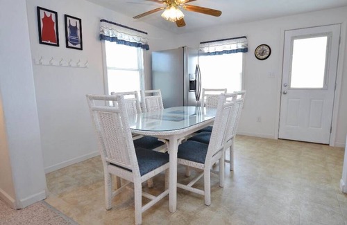 Nags Head Casa | This cozy townhome has everything you need for an enjoyable and relaxing Outer Banks vacation.