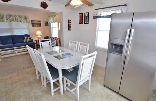 Nags Head Casa | This cozy townhome has everything you need for an enjoyable and relaxing Outer Banks vacation.