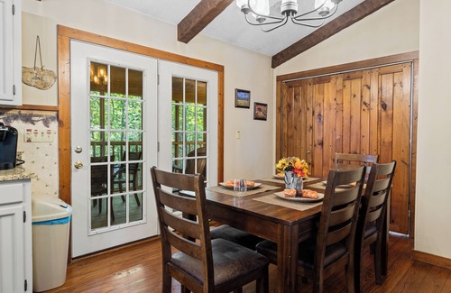 Townsend Cabina | This cute home is one level with just a couple of steps, perfect for Elderly
