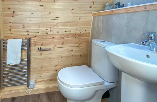 Alford Cabaña | This Deluxe Couples Pod with a sauna is made for romantic getaways.