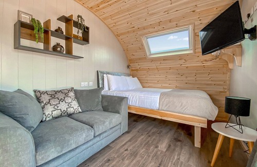 Alford Cabaña | This Deluxe Couples Pod with a sauna is made for romantic getaways.