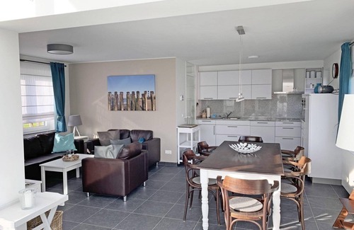 Breskens Casa | This detached house type Schelde de luxe on holiday park Scheldeveste is a detached, fully renovated and comfortably furnished bungalow for 6 persons with about 112m2 living space close to the beach in the vacation park Scheldeveste in Breskens.