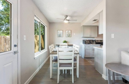Springwoods Apartamento | This duplex is a 2 bedroom(s), 2.5 bathrooms, located in Austin, TX.