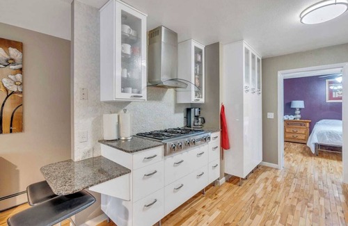 Downtown Salt Lake City Apartamento | This duplex is a 8 bedroom(s), 4 bathrooms, located in Salt Lake City, UT.