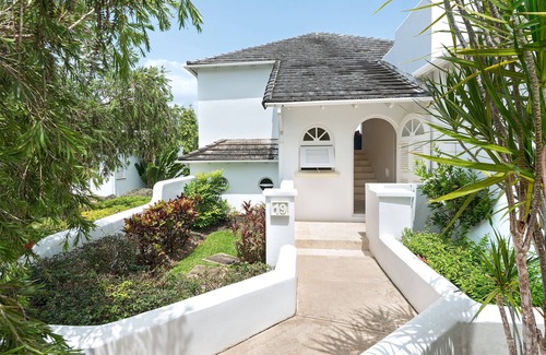 Merlin Bay Casa | This elegant 3-bedroom, the 3.5-bathroom townhouse
