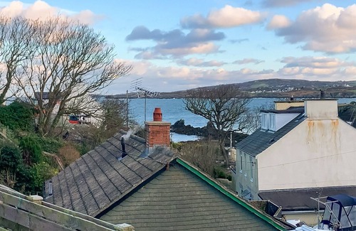 Amlwch Cabaña | This family home is situated in the gorgeous village of Bull Bay on Anglesey.