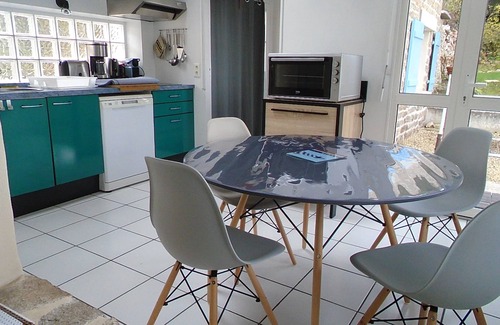 Combrit Casa | ¡Esta casa de pescadores y jardineros junto al mar ofrece una vista impresionante!