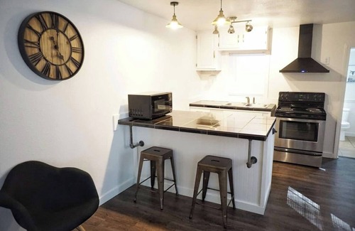 Shaver Lake Apartamento | This fourplex is a 1 bedroom(s), 1 bathrooms, located in Shaver Lake, CA.