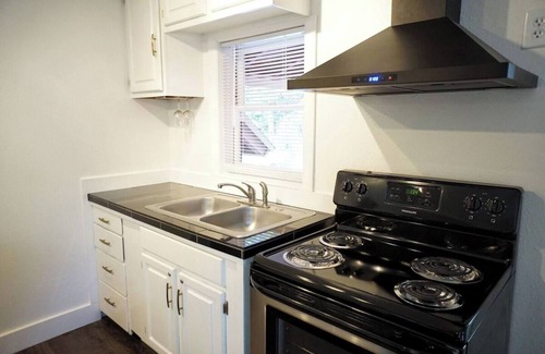 Shaver Lake Apartamento | This fourplex is a 1 bedroom(s), 1 bathrooms, located in Shaver Lake, CA.