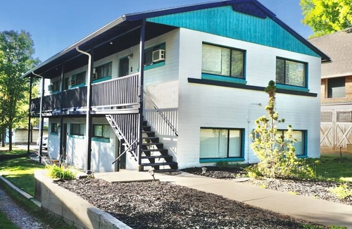 Lower Avenues Apartamento | This fourplex is a 1 bedroom(s), 1 bathrooms, located in Salt Lake City, UT.