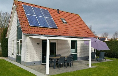 Breskens Casa | This fully-furnished, suitable for 6 persons, detached recreation House type "STERN" is located on the beach park Schoneveld (no: 232).