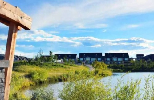 Cochrane Apartamento | This guest suite is a 2 bedroom(s), 1 bathrooms, located in Cochrane, AB.