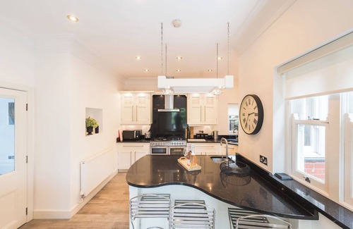 Bangor Casa | This historic Manor House has been transformed into a superb holiday residence