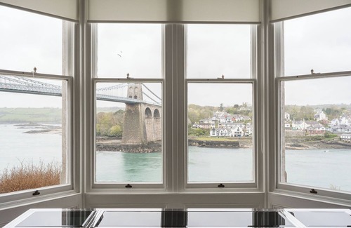 Bangor Casa | This historic Manor House has been transformed into a superb holiday residence
