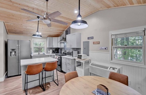 Pocono Lake Casa | This house is a 2 bedroom(s), 1 bathrooms, located in Tobyhanna Township, PA.