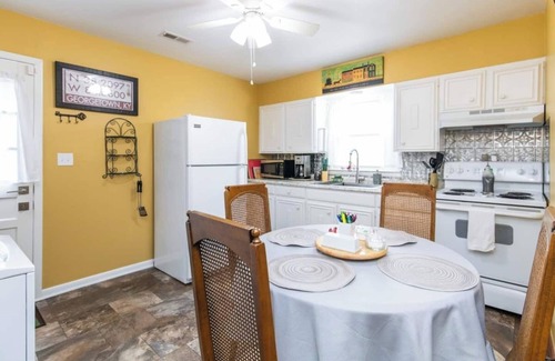 Georgetown Casa | This house is a 2 bedroom(s), 1 bathrooms, located in Georgetown, KY.