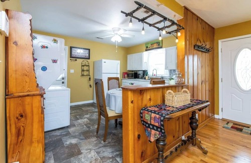 Georgetown Casa | This house is a 2 bedroom(s), 1 bathrooms, located in Georgetown, KY.