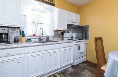 Georgetown Casa | This house is a 2 bedroom(s), 1 bathrooms, located in Georgetown, KY.