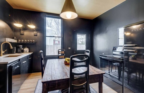 Nashville Casa | This house is a 2 bedroom(s), 2 bathrooms, located in Nashville, TN.