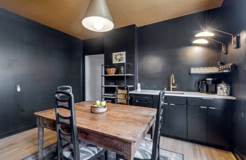Nashville Casa | This house is a 2 bedroom(s), 2 bathrooms, located in Nashville, TN.