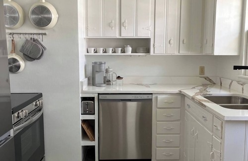 Hillsboro West End Casa | This house is a 2 bedroom(s), 1 bathrooms, located in Nashville, TN.