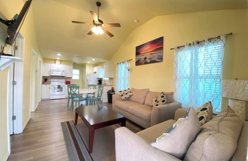 Rockport Casa | This house is a 2 bedroom(s), 1 bathrooms, located in Rockport, TX.