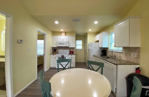 Rockport Casa | This house is a 2 bedroom(s), 1 bathrooms, located in Rockport, TX.