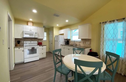 Rockport Casa | This house is a 2 bedroom(s), 1 bathrooms, located in Rockport, TX.