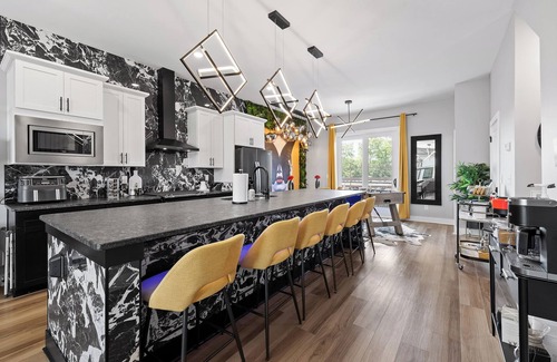 Chattanooga Casa | This house is a 3 bedroom(s), 3.5 bathrooms, located in Chattanooga, TN.