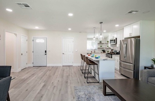 Bellflower Casa | This house is a 3 bedroom(s), 2 bathrooms, located in Bellflower, CA.