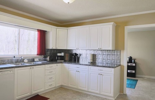 High Point Casa | This house is a 3 bedroom(s), 2.5 bathrooms, located in High Point, NC.
