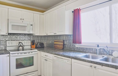 High Point Casa | This house is a 3 bedroom(s), 2.5 bathrooms, located in High Point, NC.