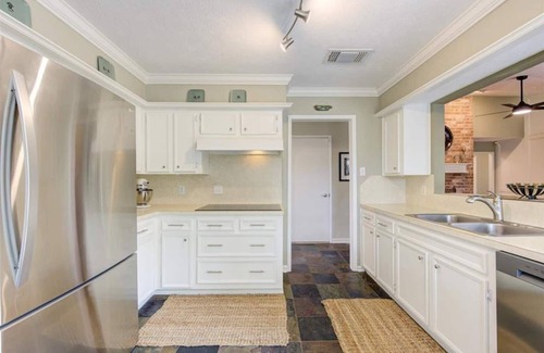 Meadows Place Casa | This house is a 3 bedroom(s), 2 bathrooms, located in Stafford, TX.