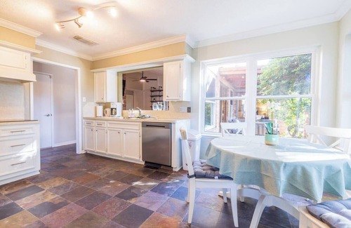 Meadows Place Casa | This house is a 3 bedroom(s), 2 bathrooms, located in Stafford, TX.
